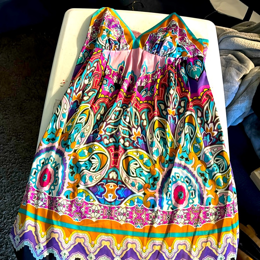 MEDIUM spaghetti strap retro dress. Adjustable straps.
Zipper in the back.